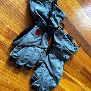 Burton Gray Ski Gloves men’s